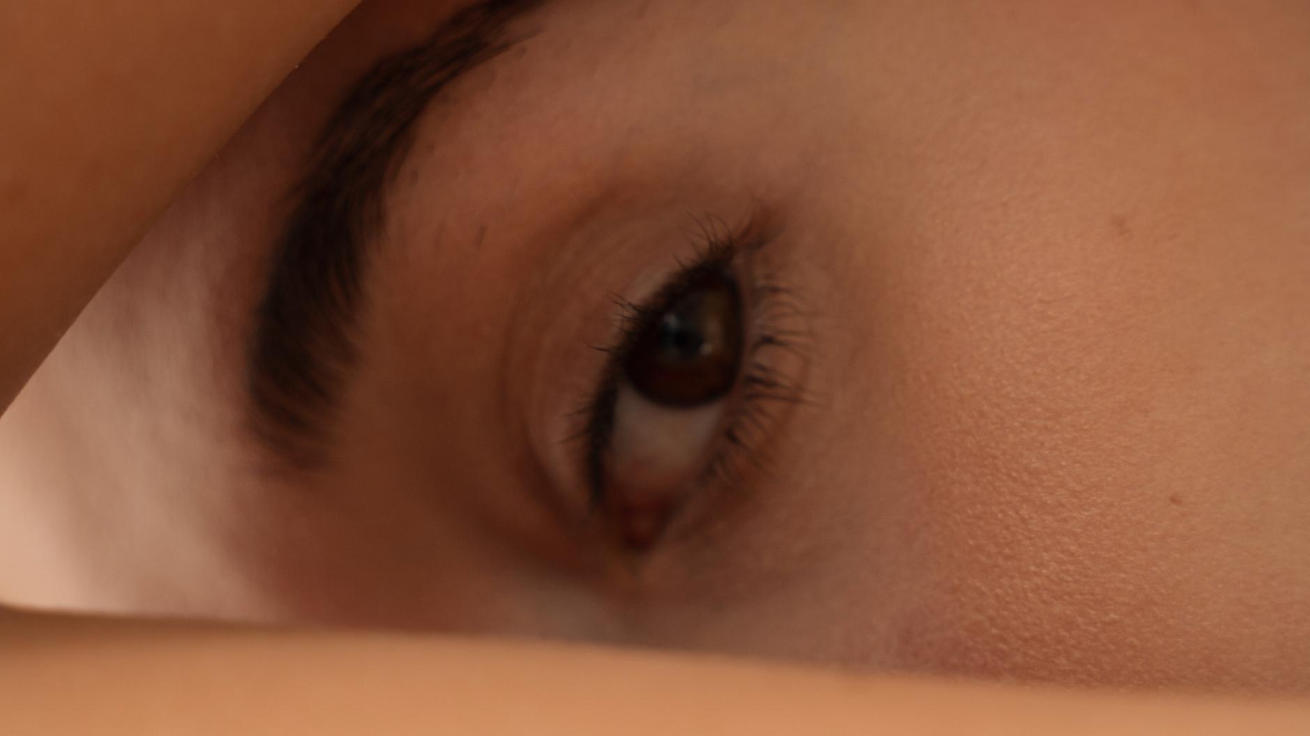 Femme-regard-peau